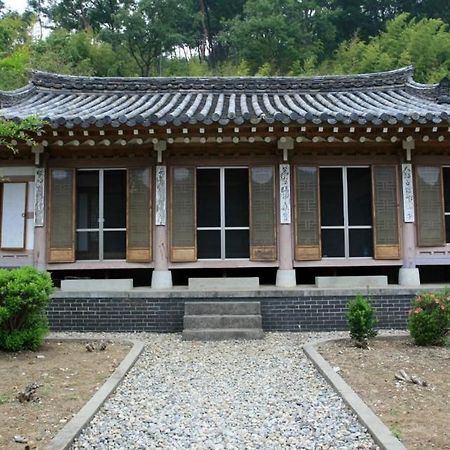Goseong Choi Pilgan'S Old House Hotel Exterior foto
