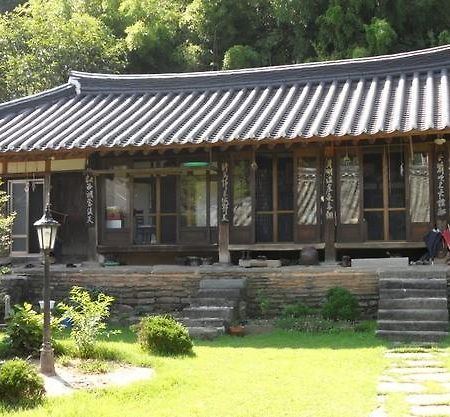 Goseong Choi Pilgan'S Old House Hotel Exterior foto
