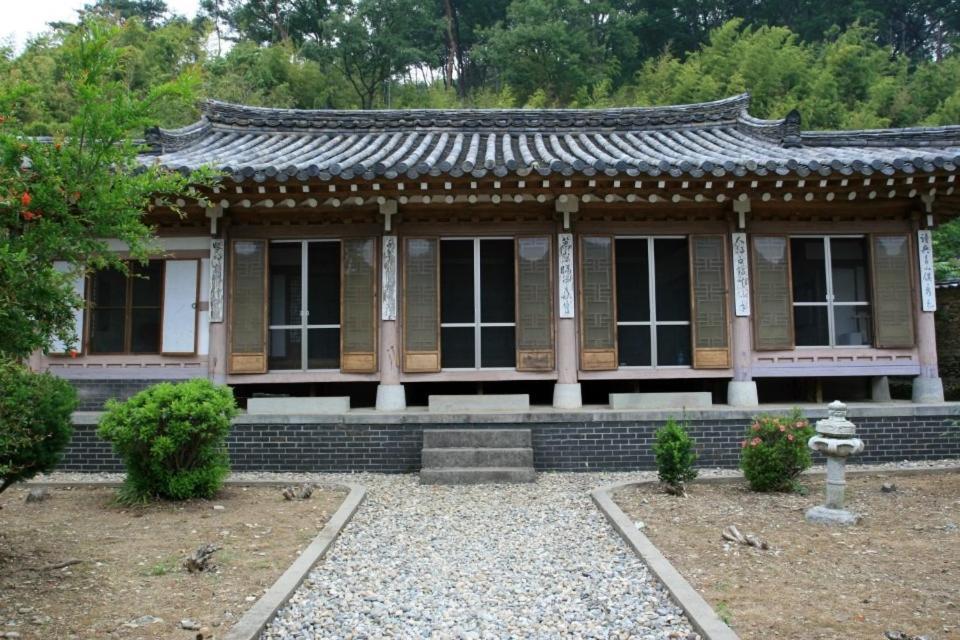 Goseong Choi Pilgan'S Old House Hotel Exterior foto